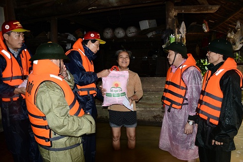 Hạt ngọc trời tỏa hương thơm vùng lũ